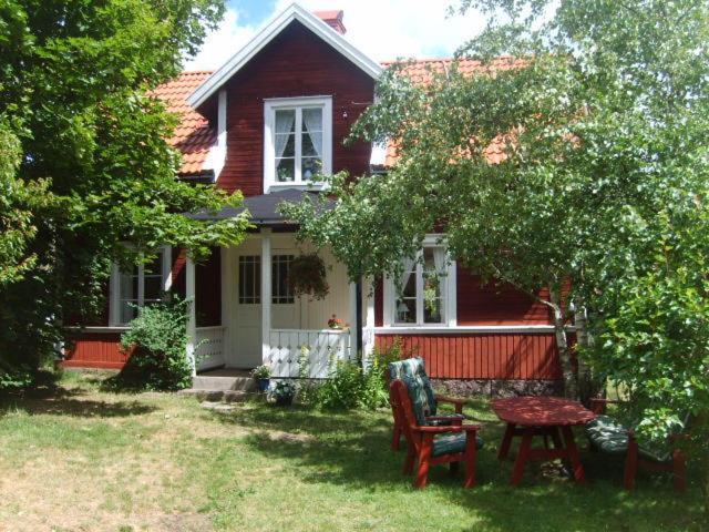 Karlstugan Cottage Vimmerby Bagian luar foto